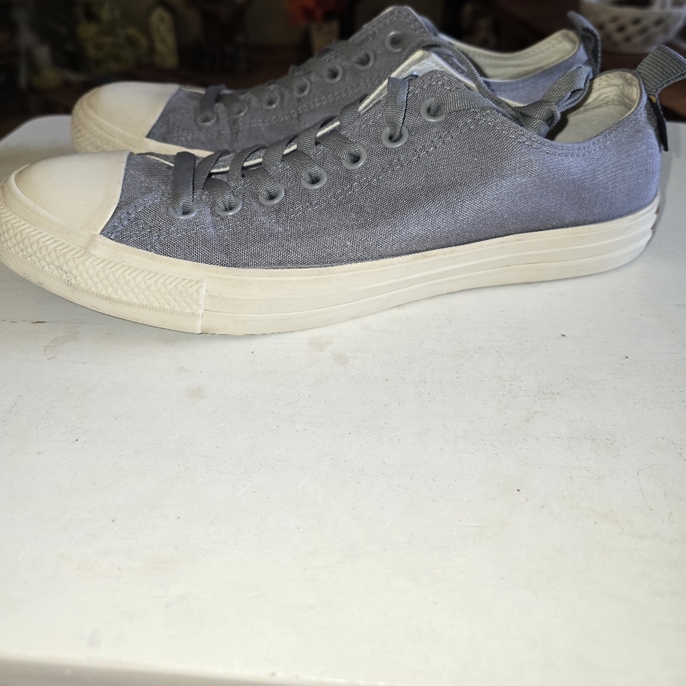 Convers Stylish Gray Canvas Sneakersmens Size 9.5 Great Shoe!! - Picture 2 of 12